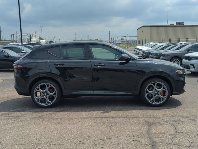 Used 2024 Alfa Romeo Tonale Veloce w/ Active Assist Package AWD/4WD image 2