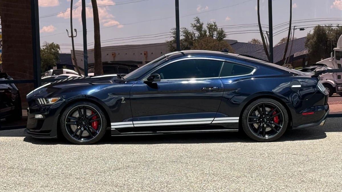 Used 2021 Ford Mustang Shelby GT500 w/ Technology Package RWD image 4