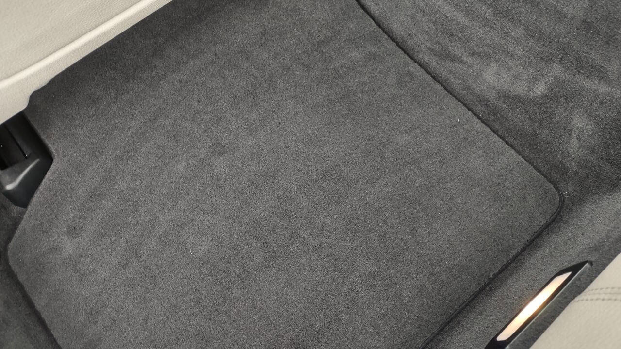 Used 2014 BMW 740Li image 40