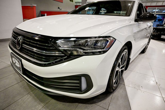 Used 2024 Volkswagen Jetta Sport image 9