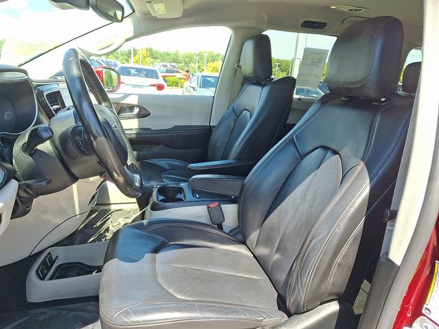 Used 2019 Chrysler Pacifica Touring-L Plus w/ Advanced Safetytec Group FWD image 11