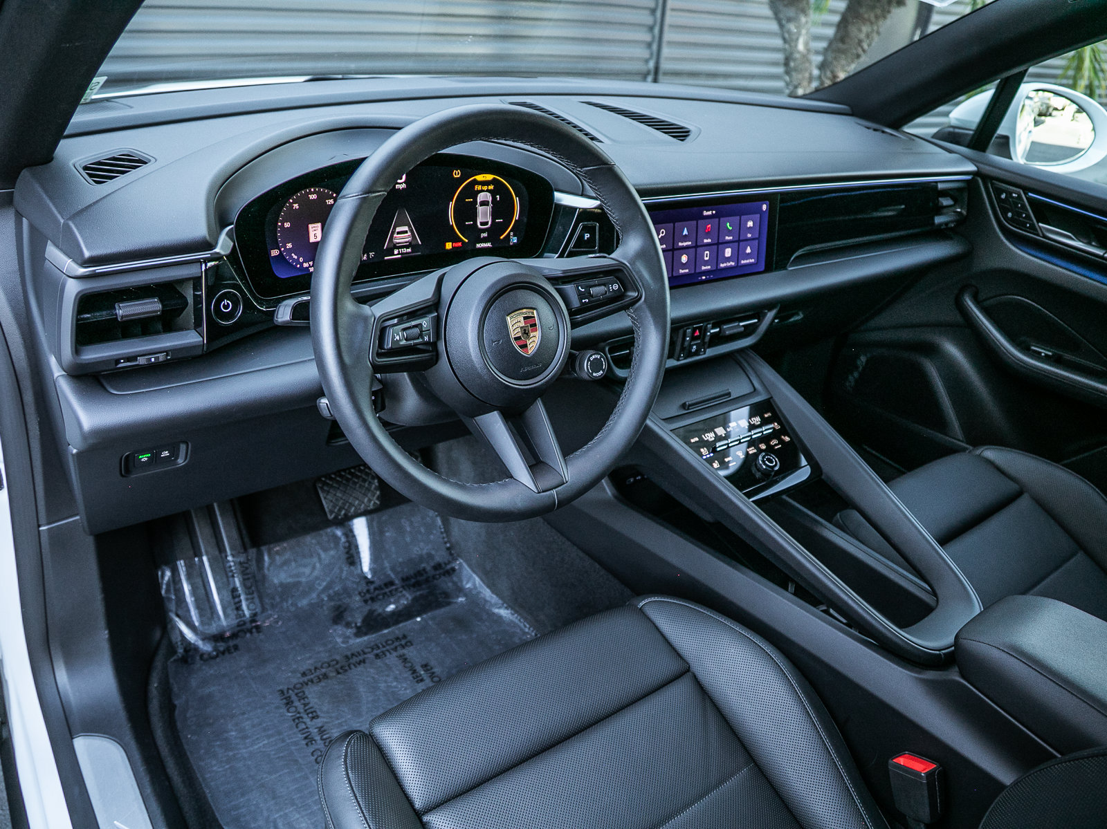 Certified 2025 Porsche Macan Electric RWD image 4