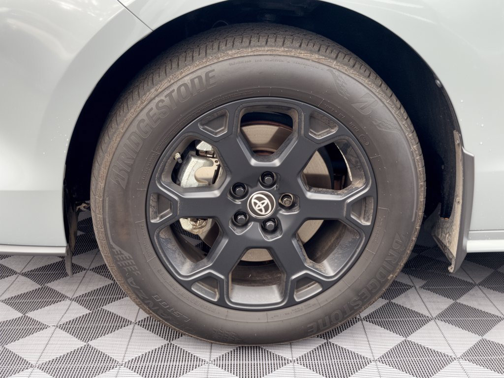 Used 2025 Toyota Sienna XLE Woodland Edition AWD/4WD image 13