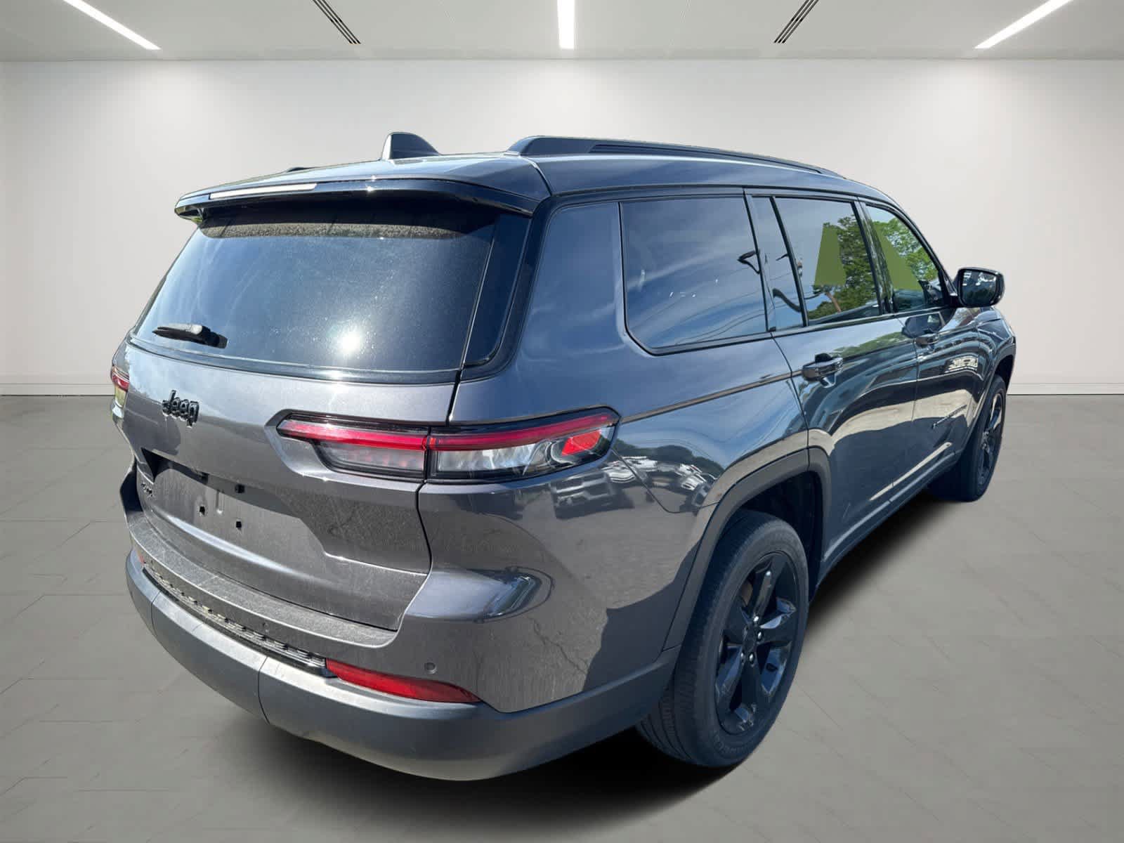 Used 2023 Jeep Grand Cherokee L Laredo AWD/4WD image 6