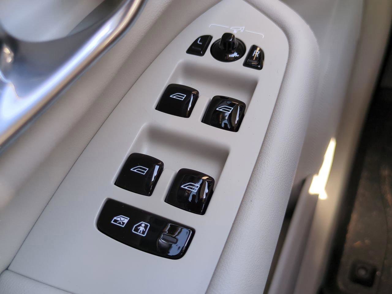 New 2026 Volvo XC90 B6 Ultra w/ Protection Package image 20