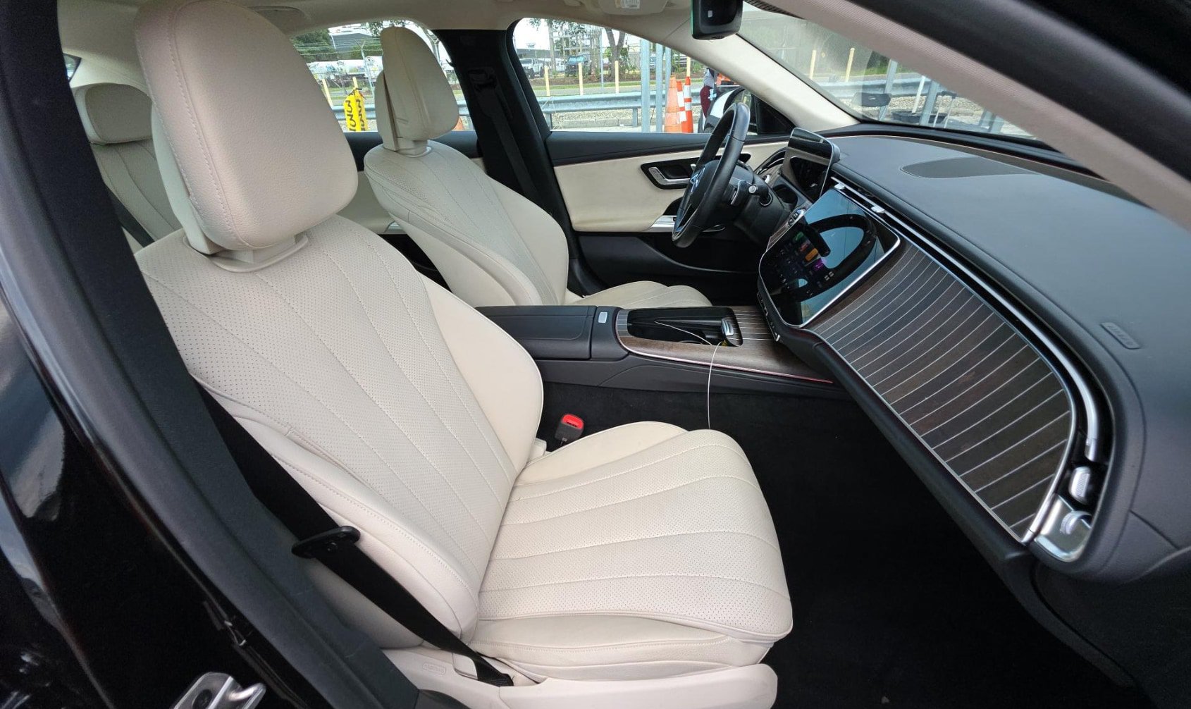 Used 2025 Mercedes-Benz E 350 Sedan w/ Winter Package image 10