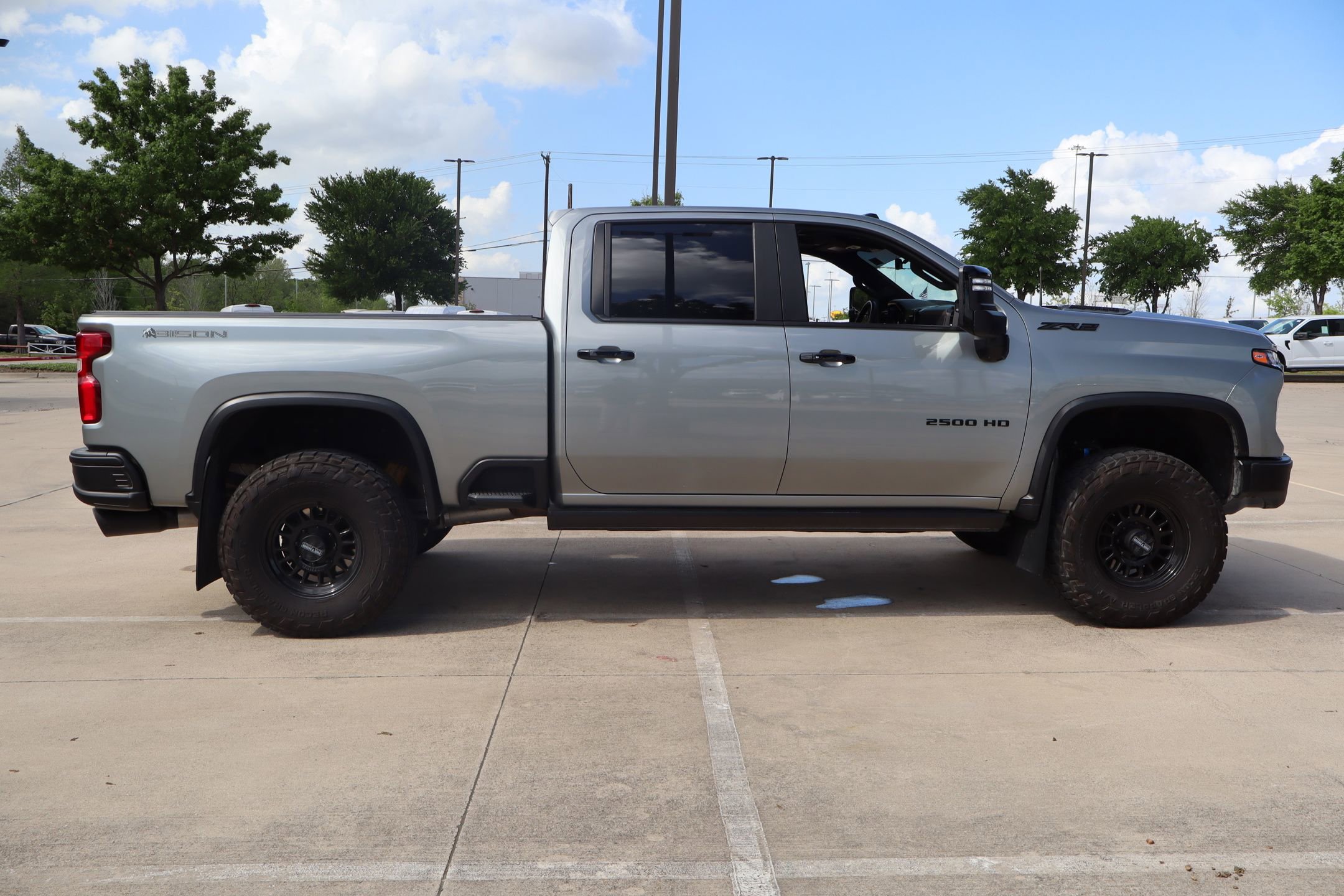 Used 2024 Chevrolet Silverado 2500 ZR2 w/ ZR2 Bison Edition image 2