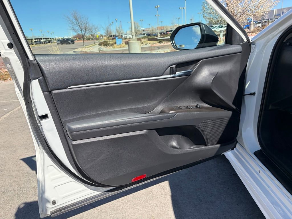 Used 2023 Toyota Camry SE image 12