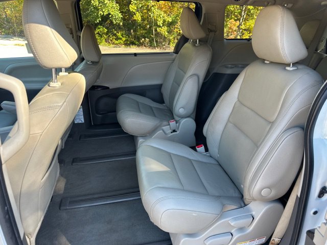 Used 2020 Toyota Sienna XLE w/ XLE Navigation Package AWD/4WD image 19