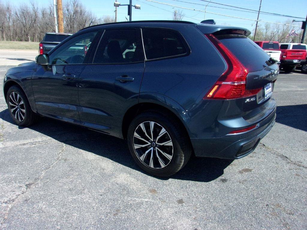 Used 2024 Volvo XC60 B5 Core image 8