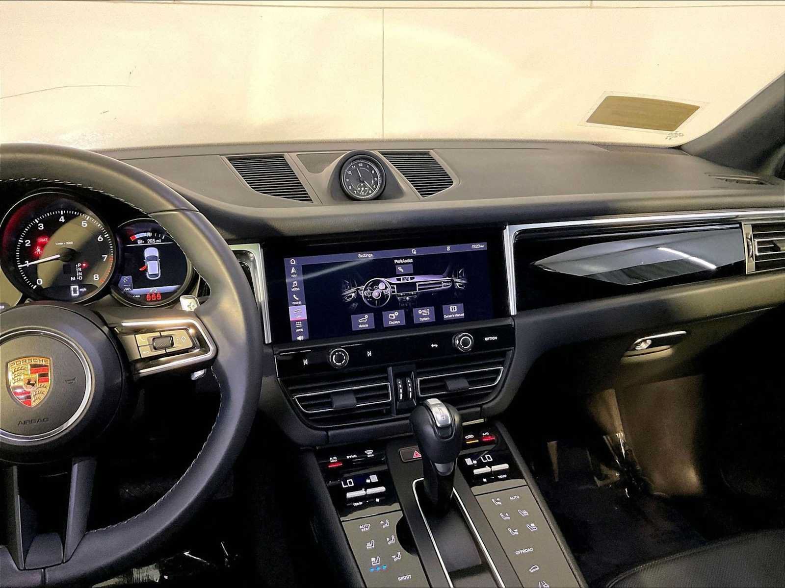 Certified 2023 Porsche Macan AWD/4WD image 16