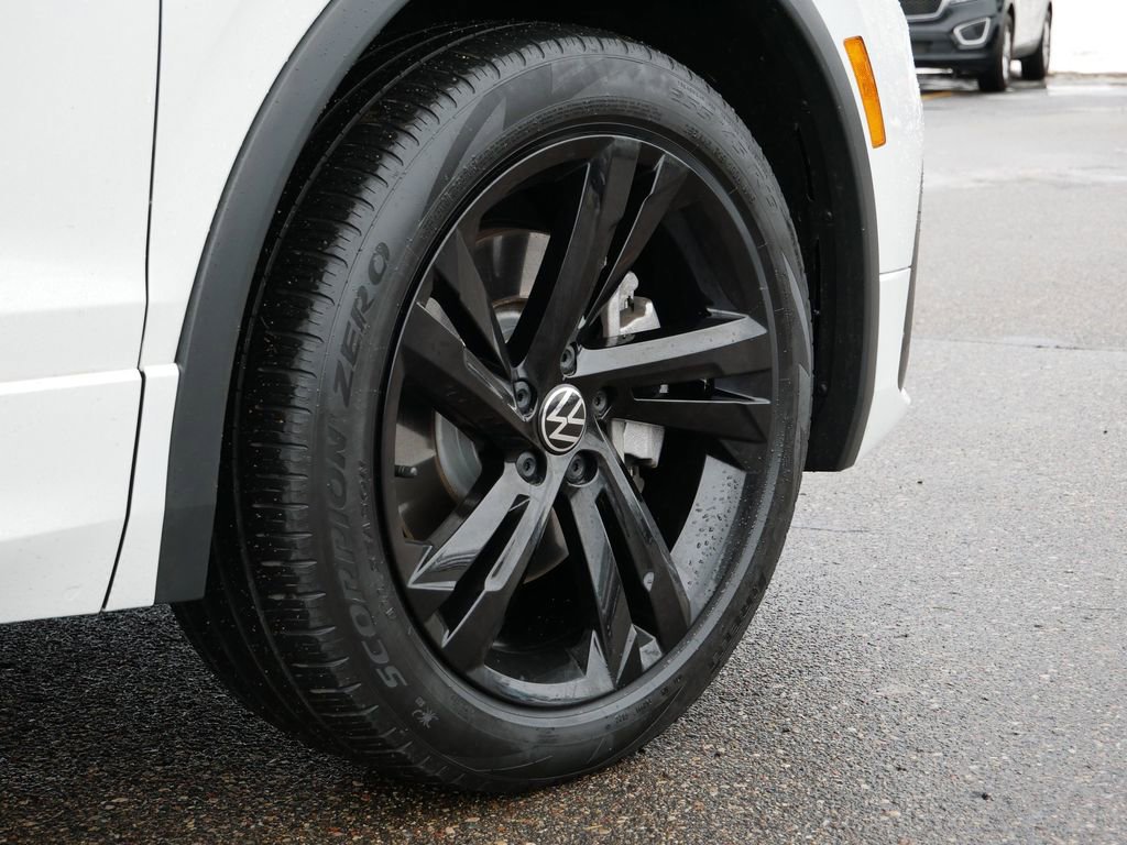 Used 2023 Volkswagen Tiguan SE R-Line image 9