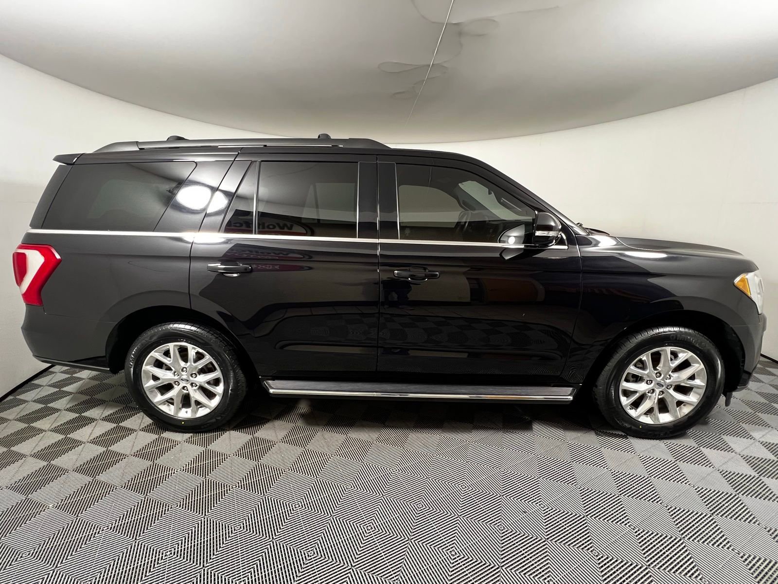 Used 2021 Ford Expedition XLT image 4