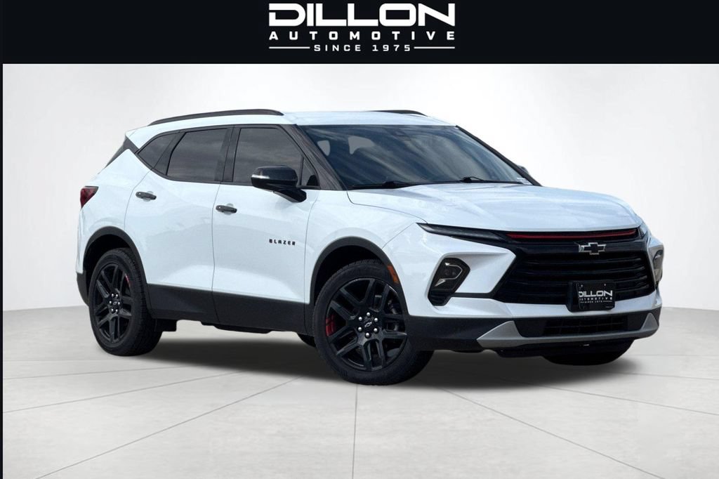 Used 2023 Chevrolet Blazer LT AWD/4WD image 2