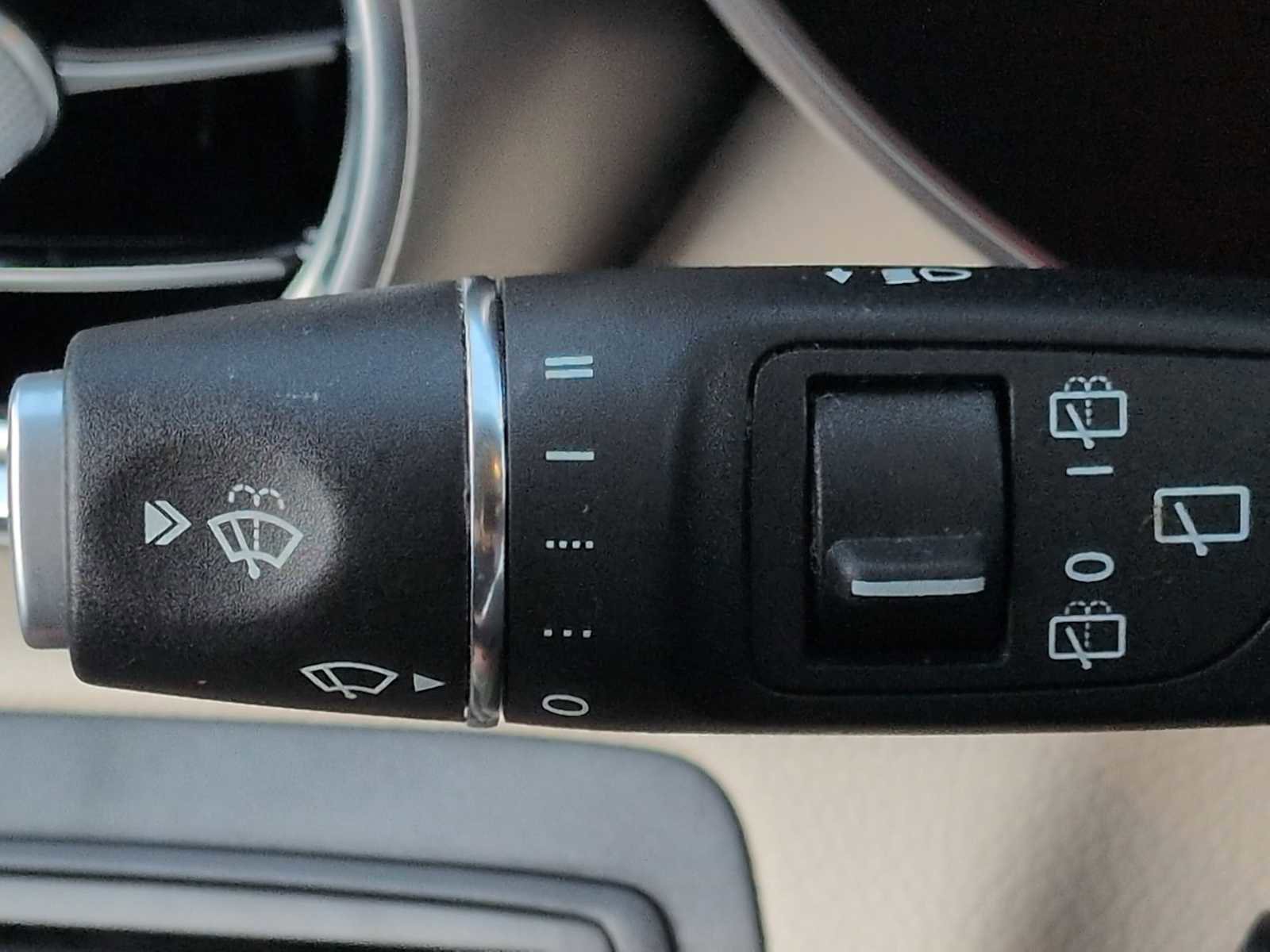 Used 2022 Mercedes-Benz GLC 300 4MATIC image 27