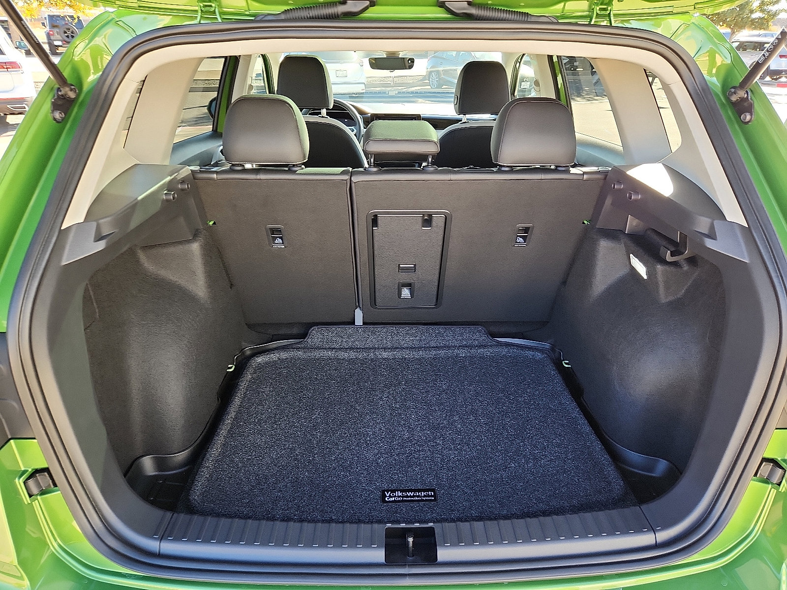 New 2026 Volkswagen Taos SE image 7