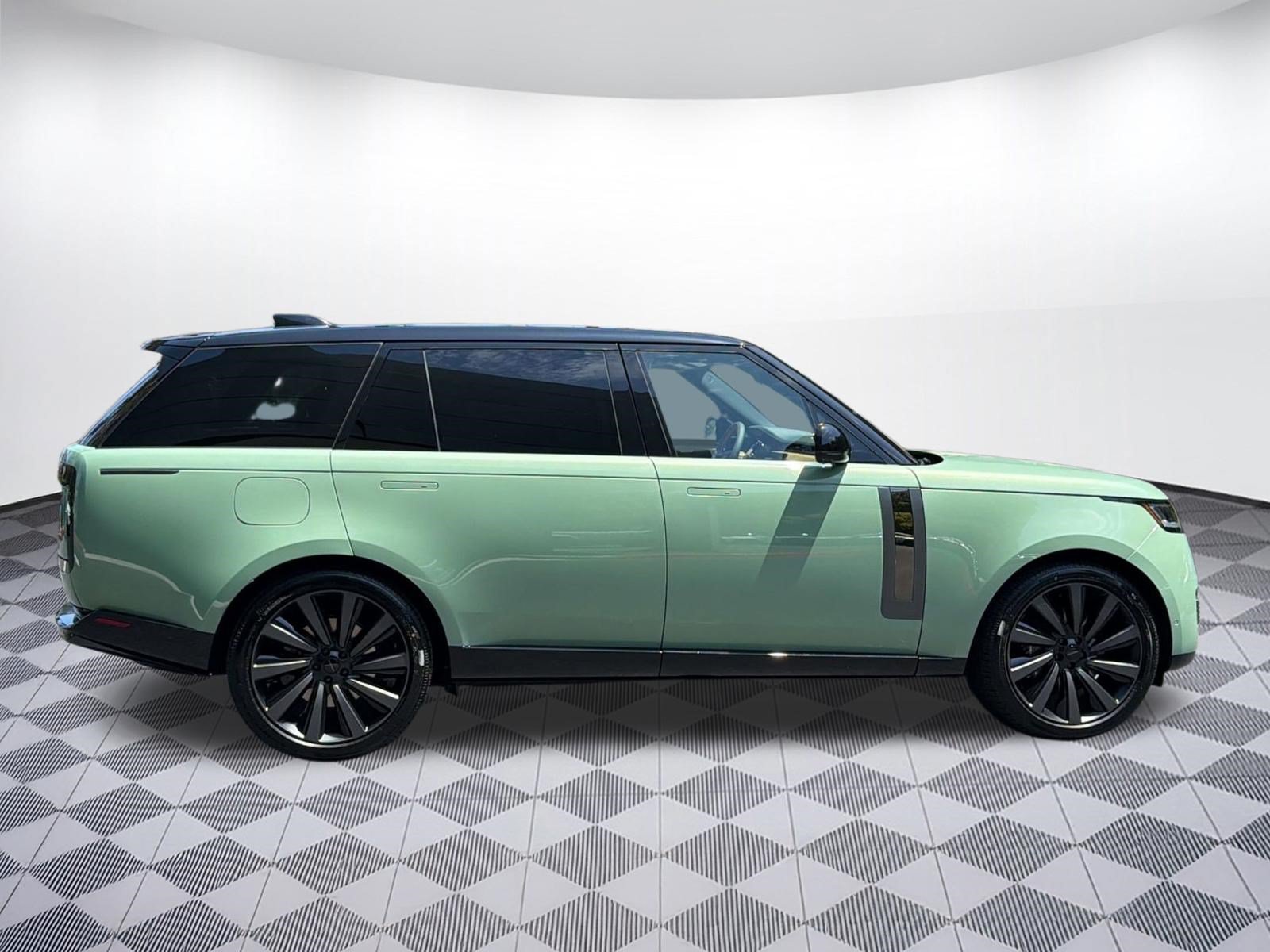 New 2026 Land Rover Range Rover SV AWD/4WD image 9