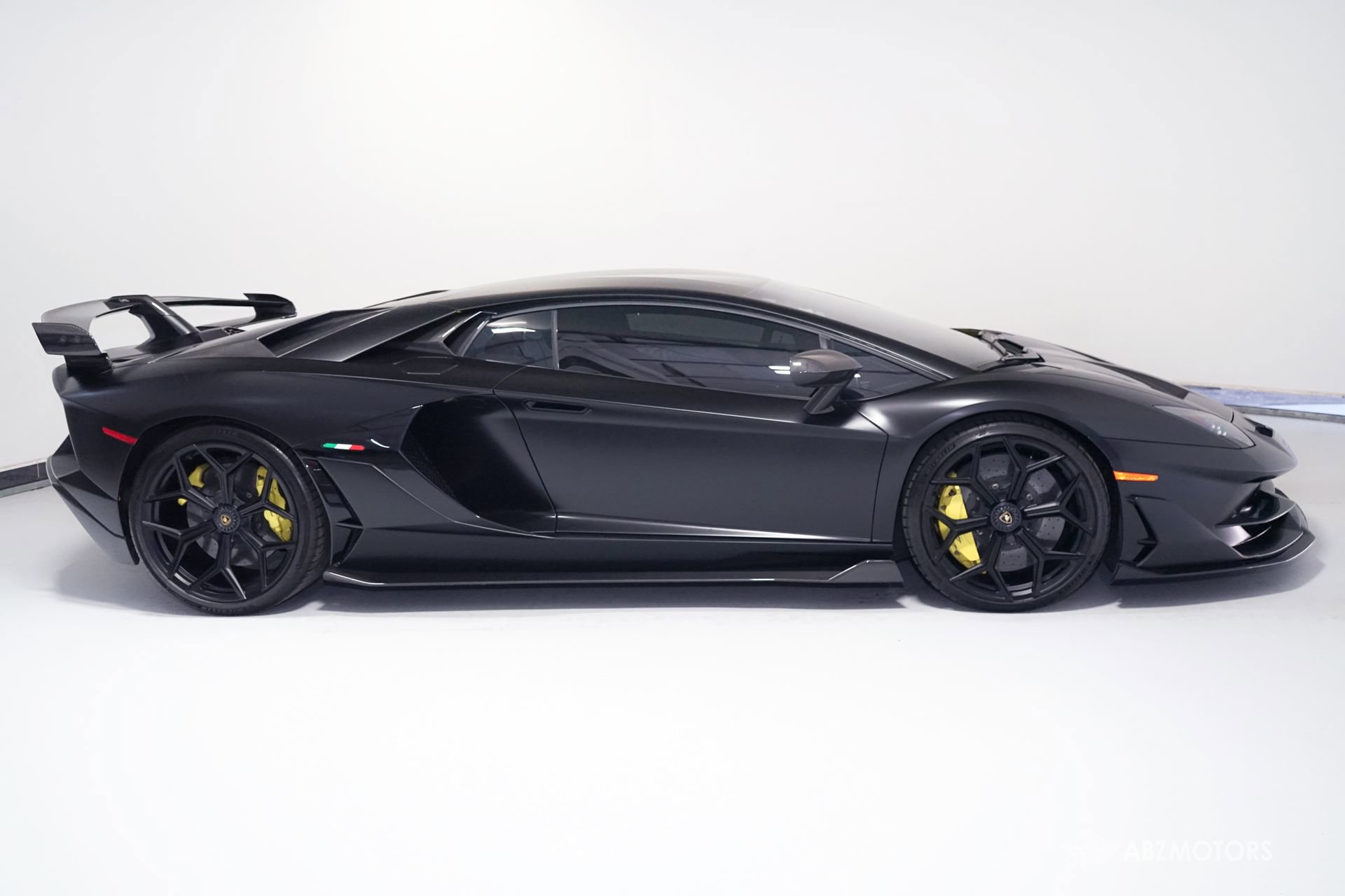 Used 2019 Lamborghini Aventador SVJ image 4