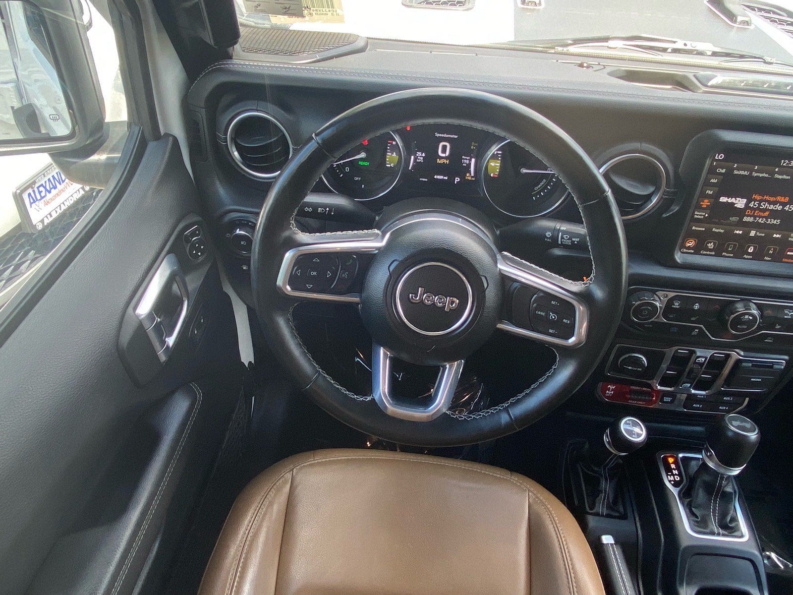 Used 2023 Jeep Wrangler Unlimited Rubicon 4xe w/ Cold Weather Group AWD/4WD image 8
