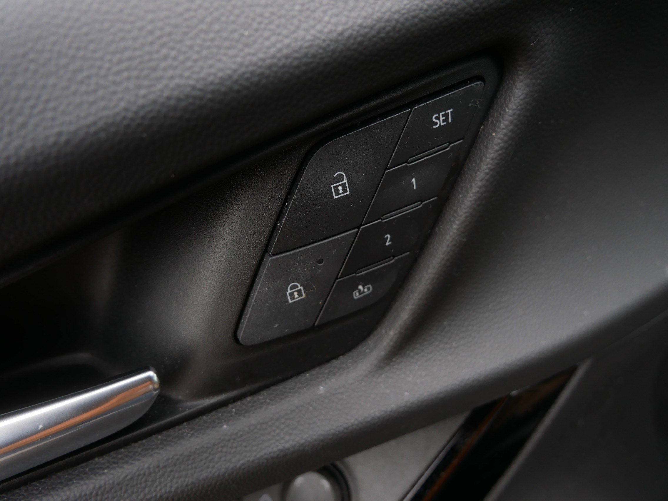 Used 2025 Chevrolet Equinox ACTIV w/ Safety and Technology Package image 21