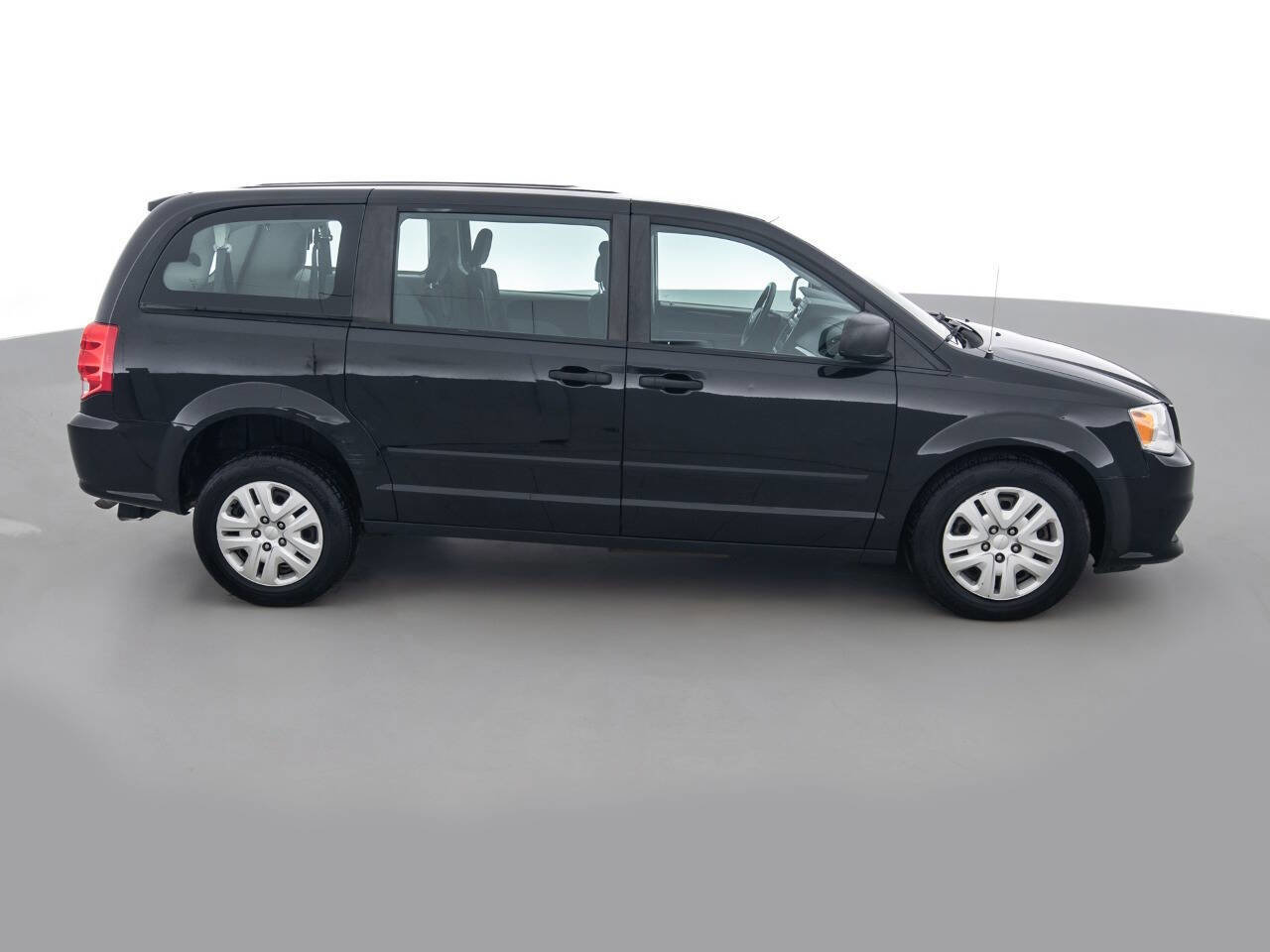 Used 2016 Dodge Grand Caravan American Value Package FWD image 4