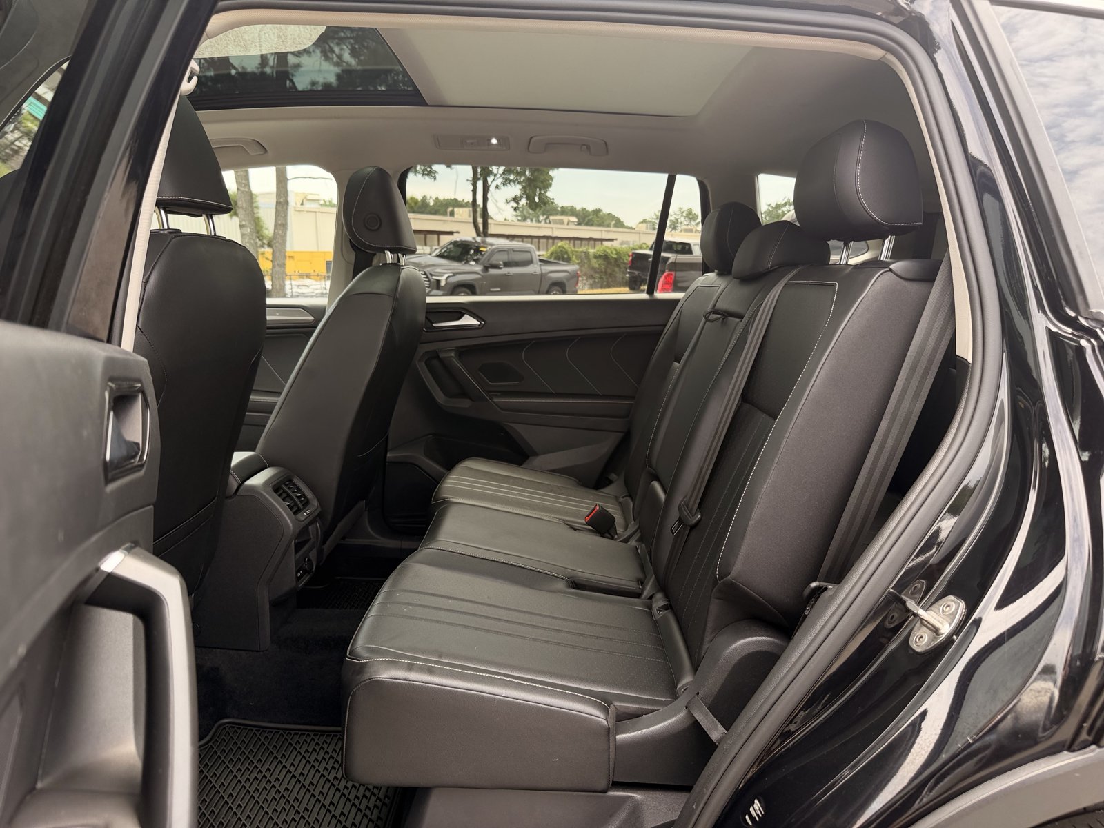 Used 2022 Volkswagen Tiguan SE FWD image 30