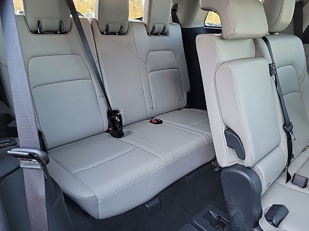 Used 2024 Nissan Pathfinder SL image 16