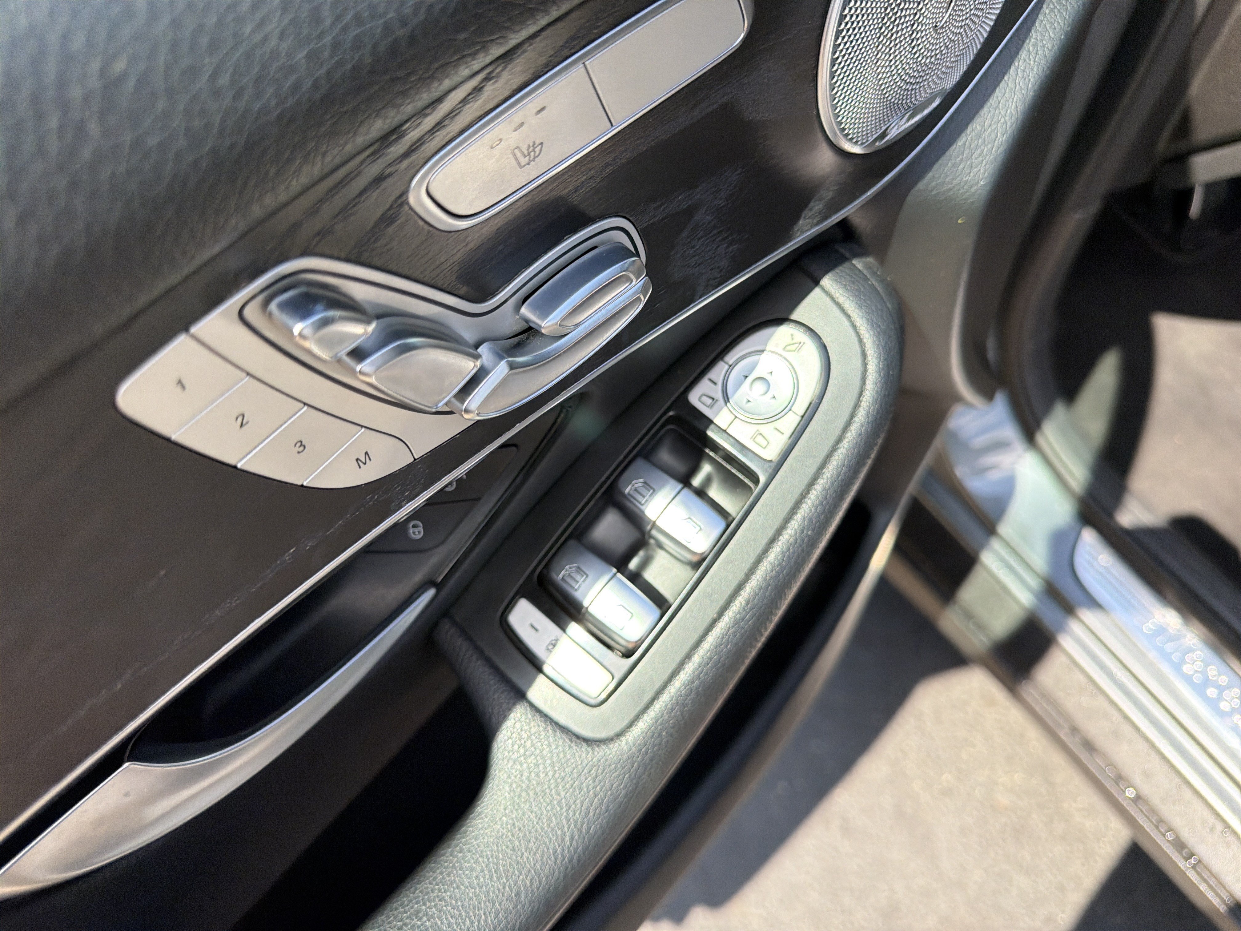 Used 2018 Mercedes-Benz GLC 300 4MATIC image 15