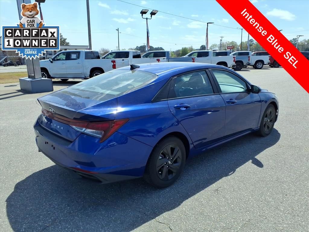 Used 2023 Hyundai Elantra SEL w/ Cargo Package image 5