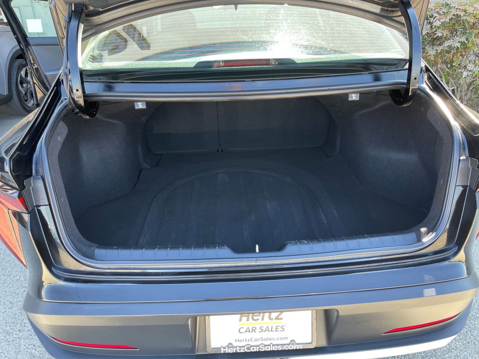 Used 2025 Kia K4 LXS image 32