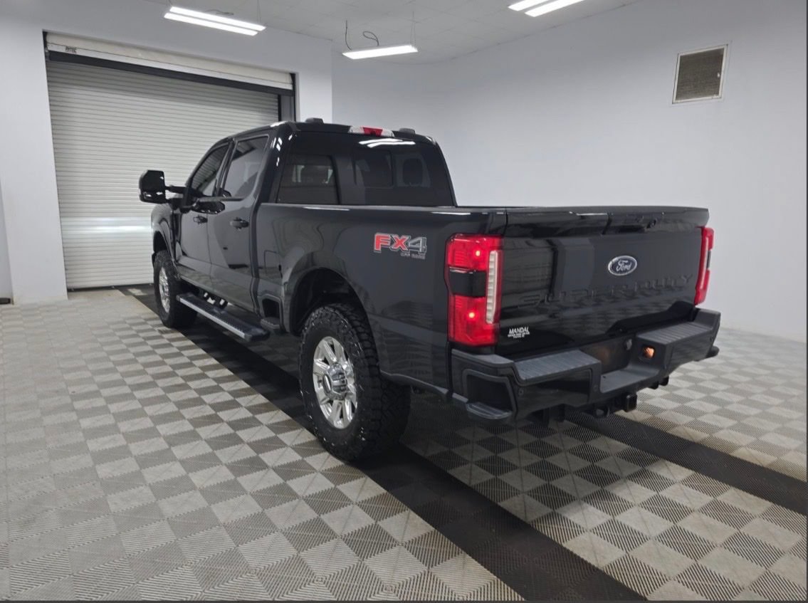 Used 2023 Ford F250 Lariat w/ Sport Appearance Package AWD/4WD image 4