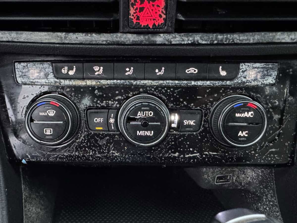 Used 2019 Volkswagen Jetta R-Line w/ R-Line Cold Weather Package FWD image 17