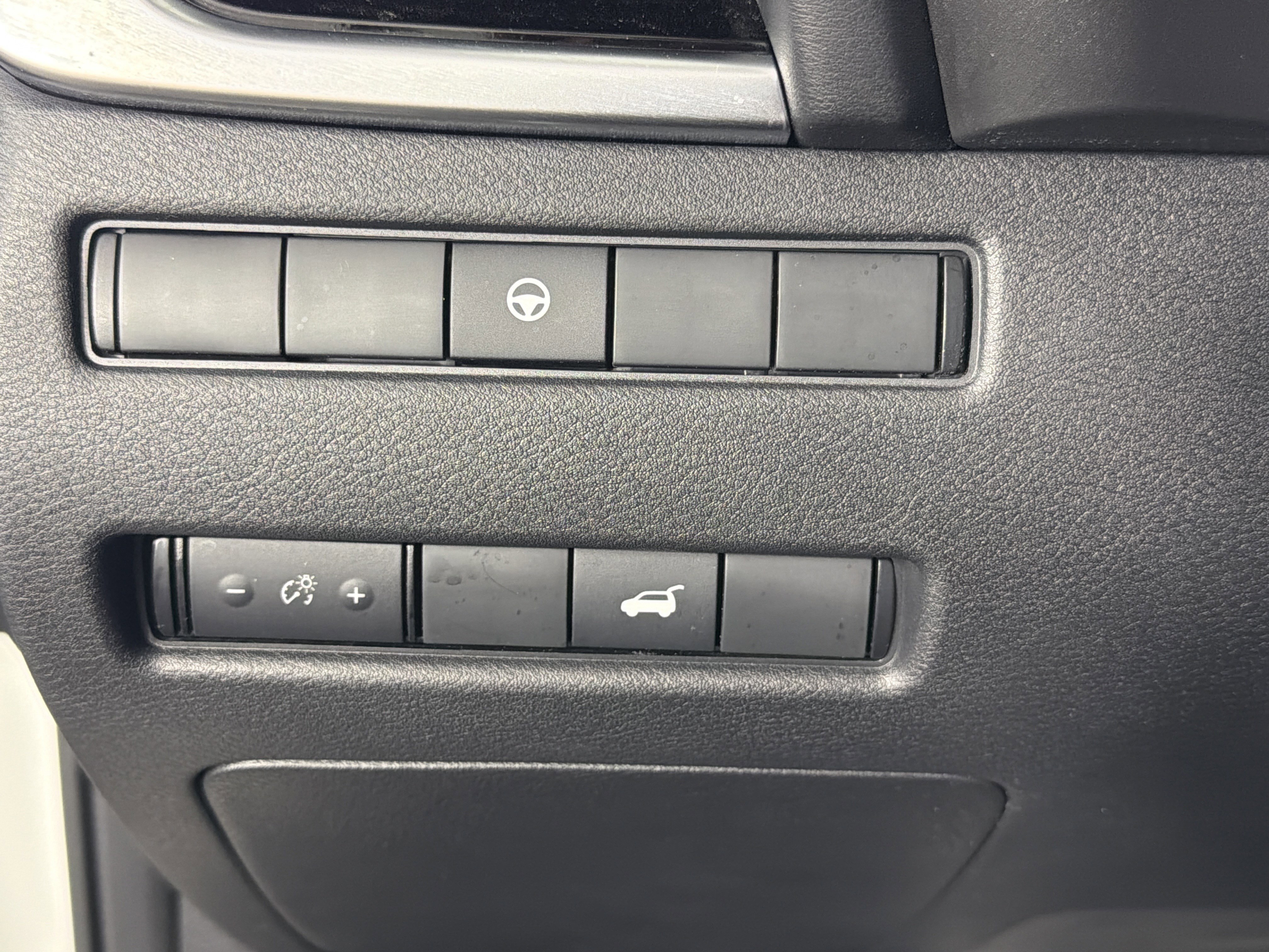 Used 2023 Nissan Rogue SL image 9