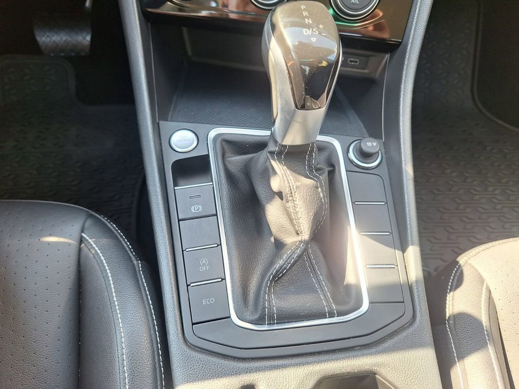 Used 2022 Volkswagen Jetta SE image 16