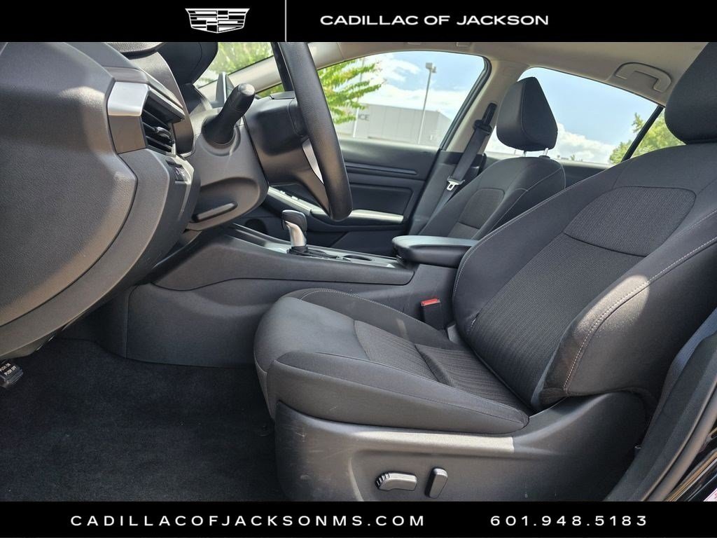 Used 2025 Nissan Altima 2.5 SV FWD image 13