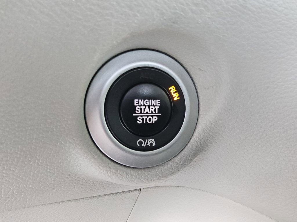 Certified 2023 Chrysler Pacifica Touring-L FWD image 23