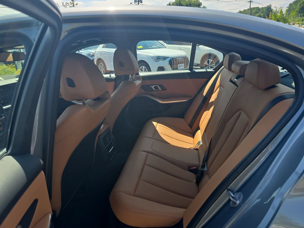 Certified 2025 BMW 330i xDrive Sedan AWD/4WD image 11