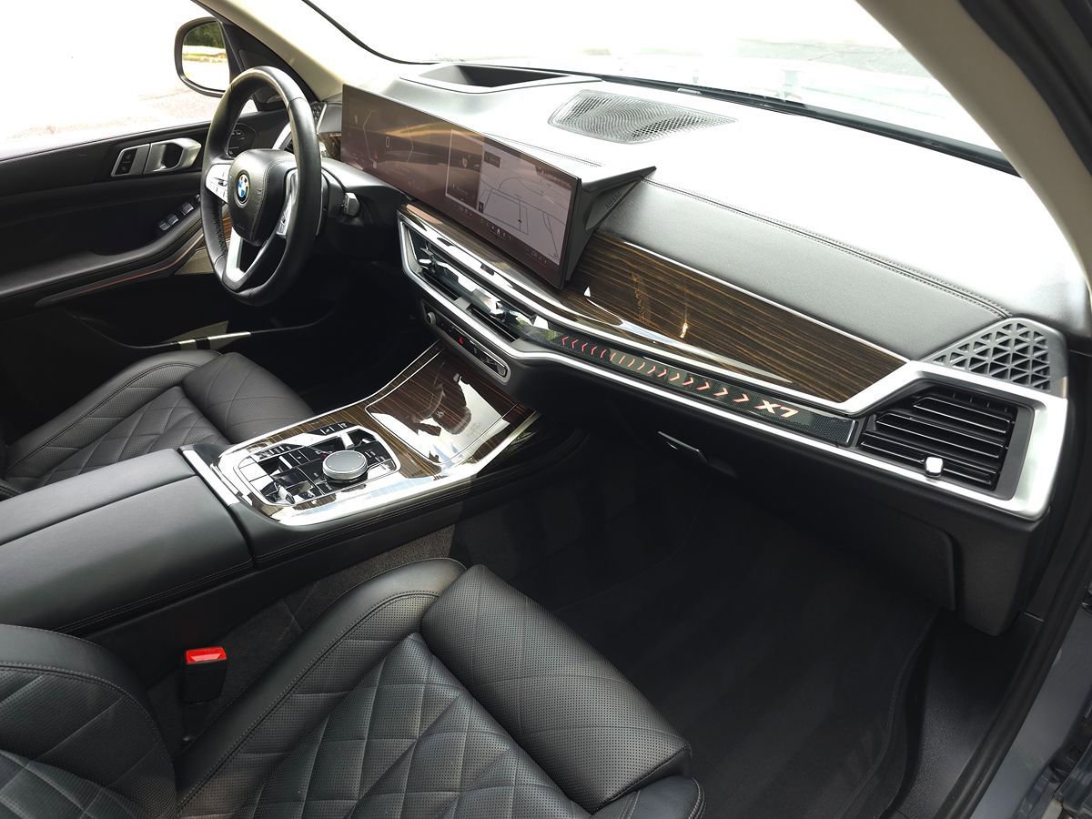Used 2025 BMW X7 xDrive40i image 29
