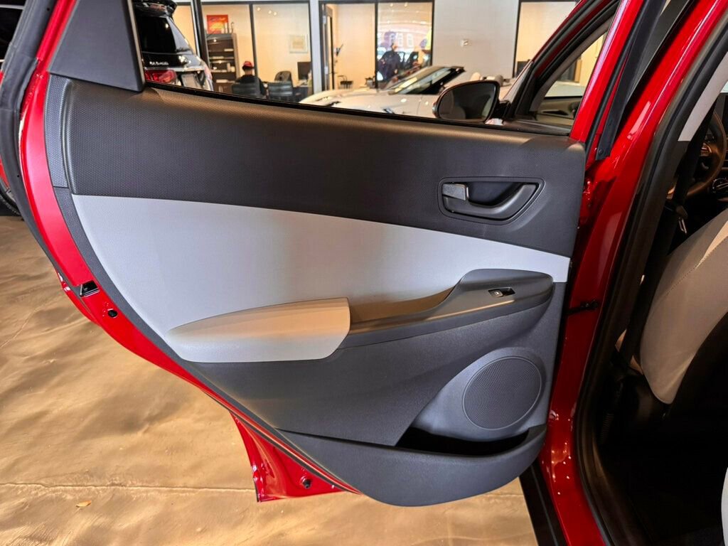 Used 2022 Hyundai Kona SEL image 17