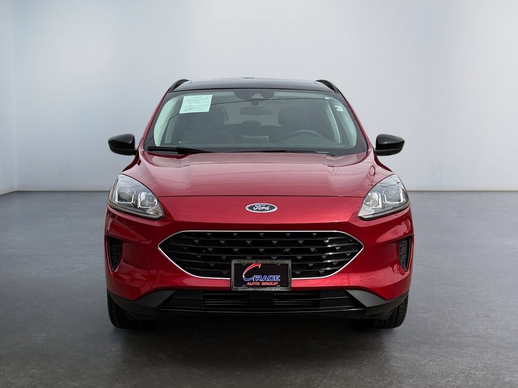 Used 2022 Ford Escape SE w/ SE Sport Appearance Package AWD/4WD image 2