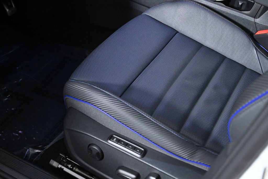 Used 2024 Volkswagen Golf R image 26