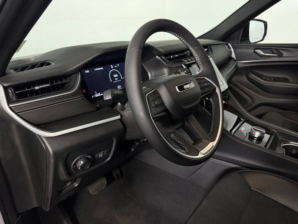 Used 2024 Jeep Grand Cherokee L Altitude RWD image 14