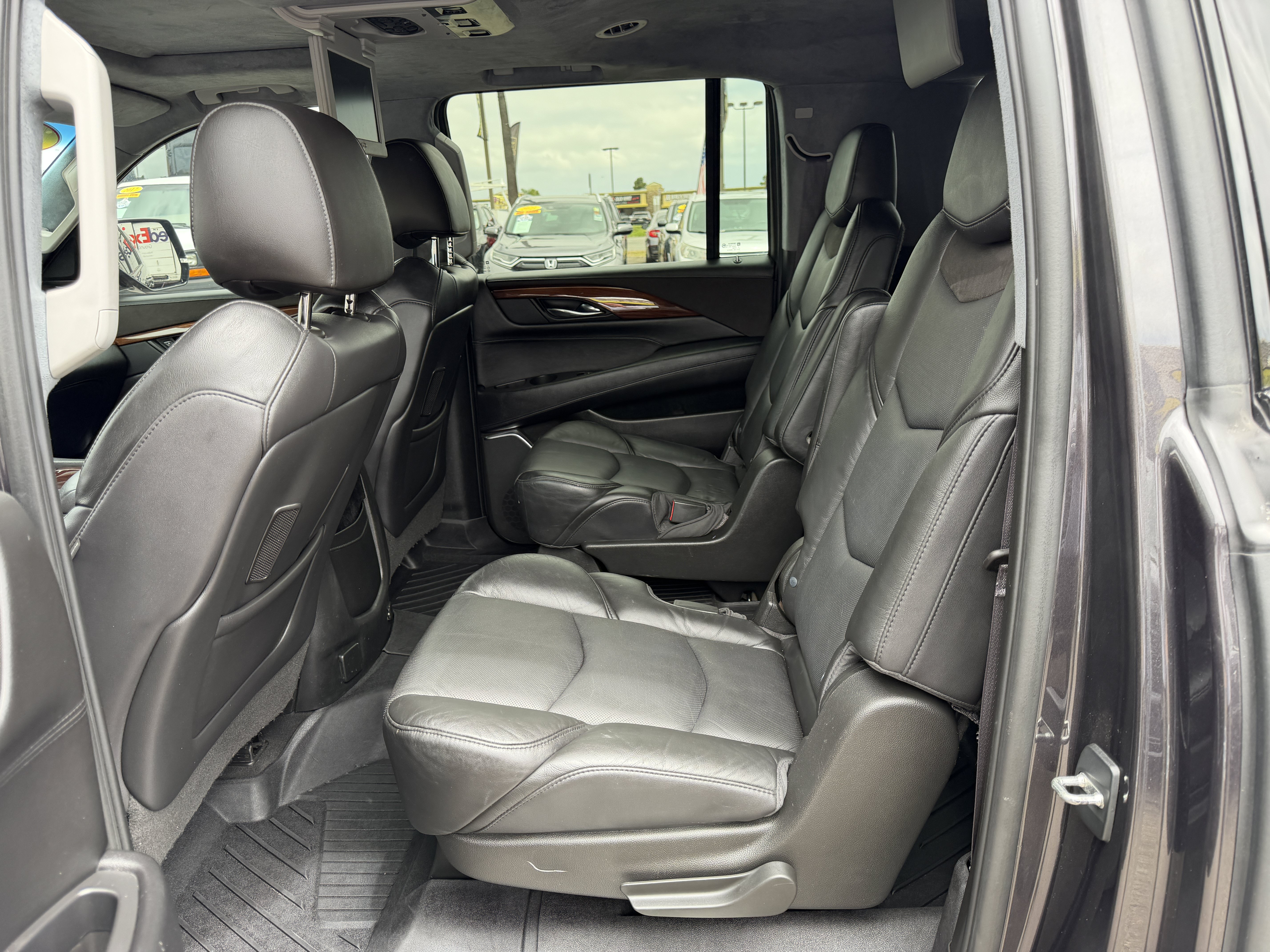 Used 2016 Cadillac Escalade ESV Premium AWD/4WD image 13