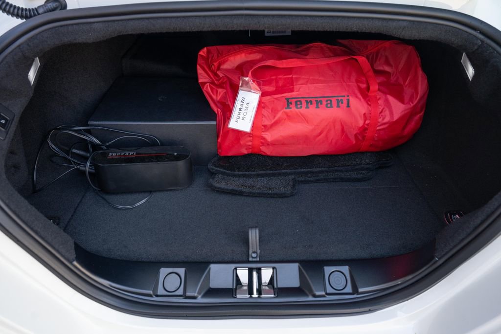 Used 2022 Ferrari Roma RWD image 21