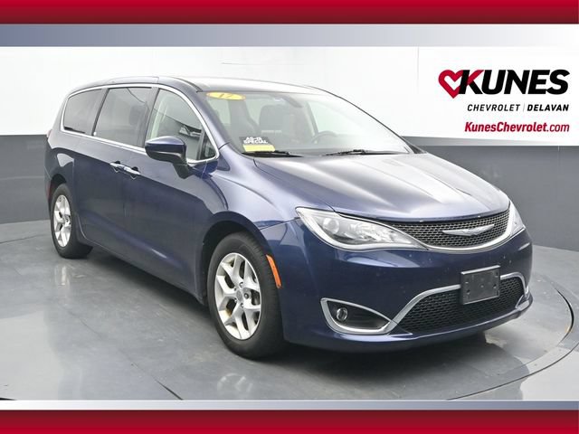 Used 2017 Chrysler Pacifica Touring Plus w/ Tire & Wheel Group FWD image 1