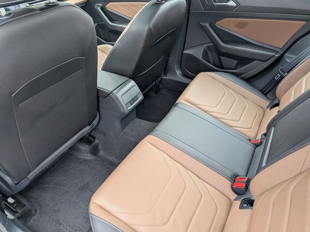 Used 2025 Volkswagen Jetta SEL FWD image 32