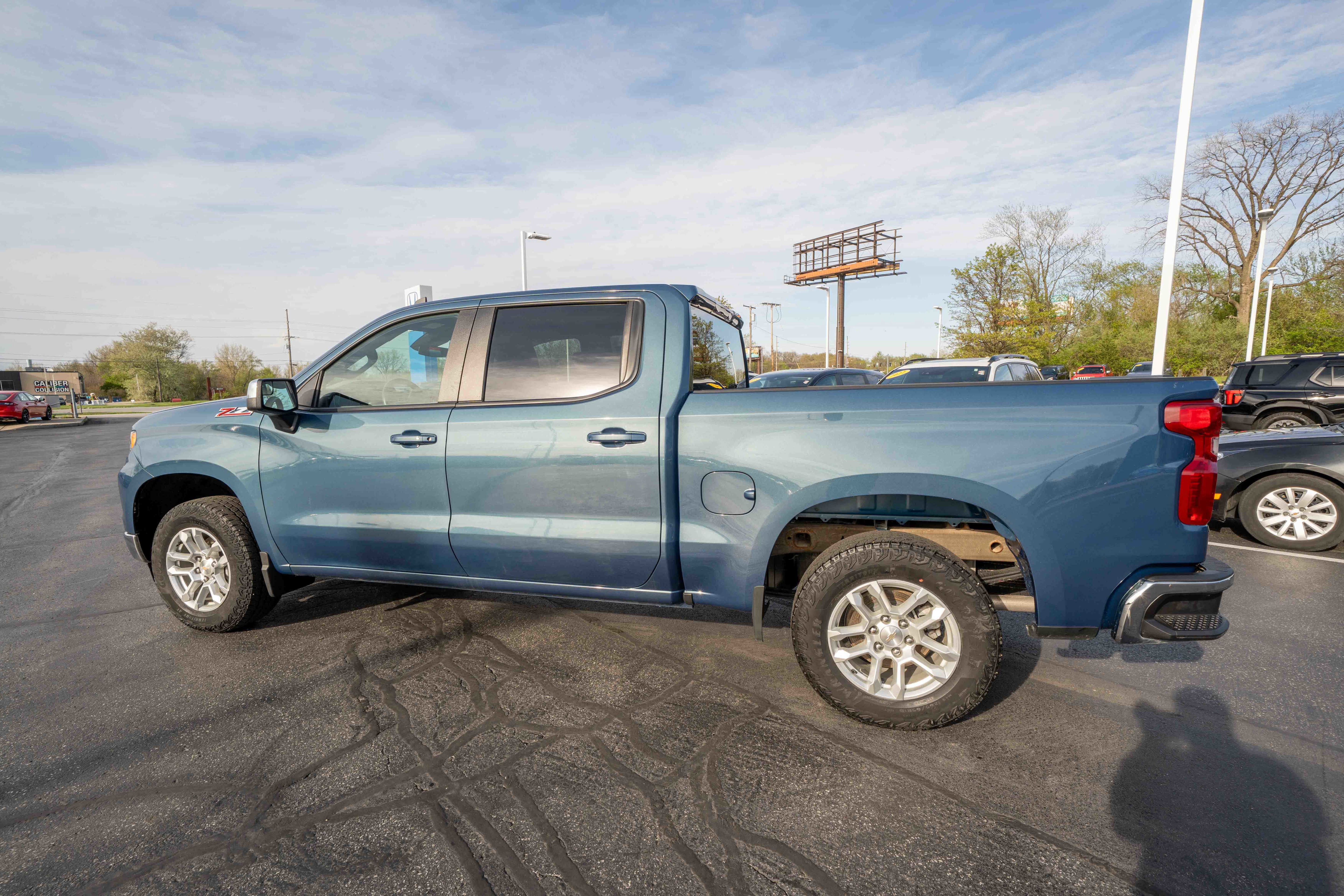 Used 2024 Chevrolet Silverado 1500 LT w/ Z71 Off-Road Package AWD/4WD image 4