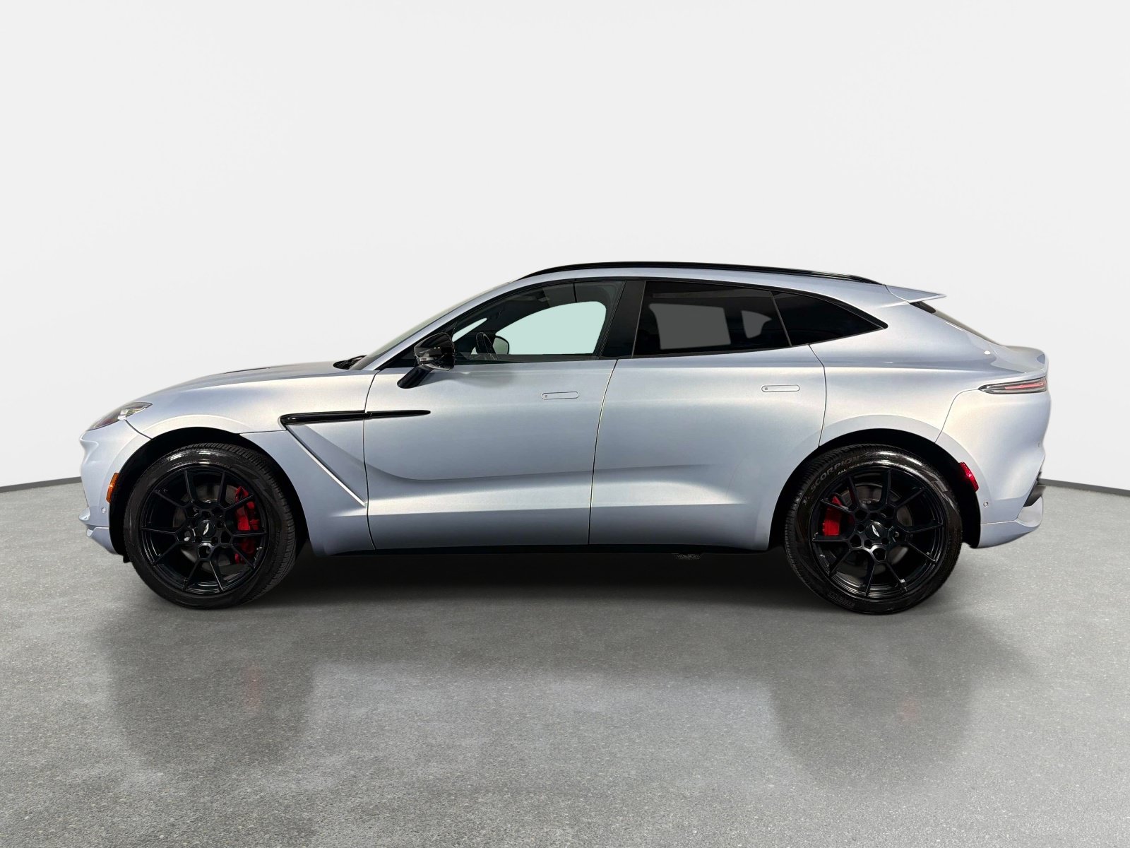 Used 2023 Aston Martin DBX AWD/4WD image 38