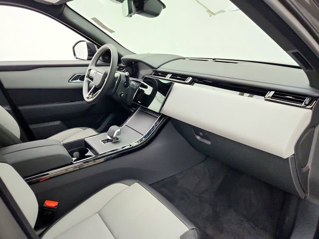 New 2026 Land Rover Range Rover Velar Dynamic SE image 17