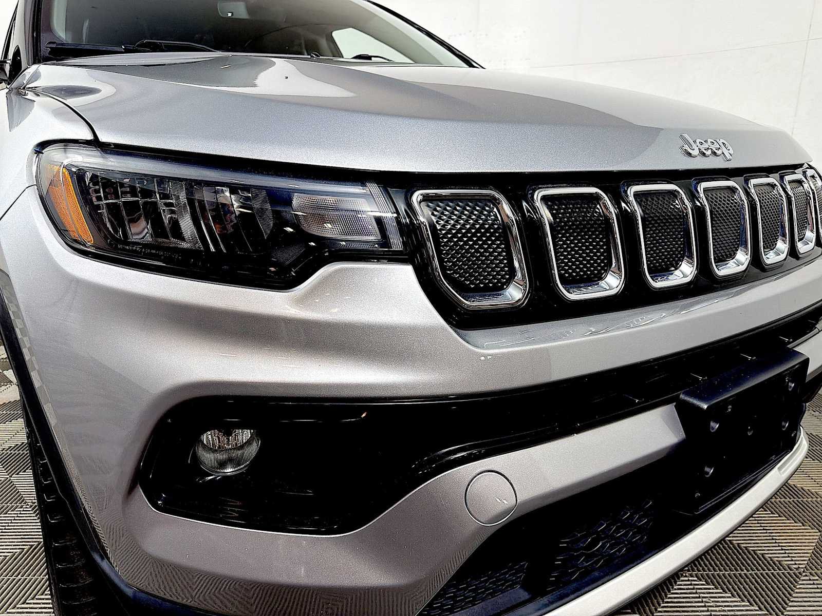 Used 2022 Jeep Compass Limited AWD/4WD image 23